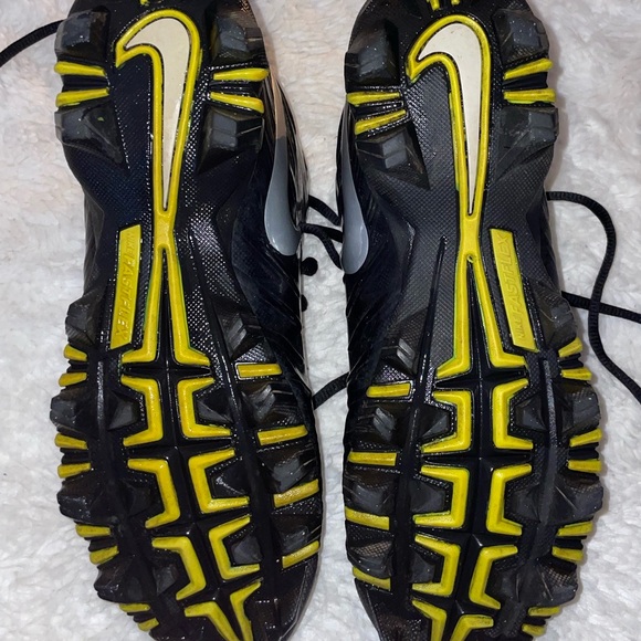 Nike ‘Alpha’ Turf Cleats in Black - Picture 2 of 6